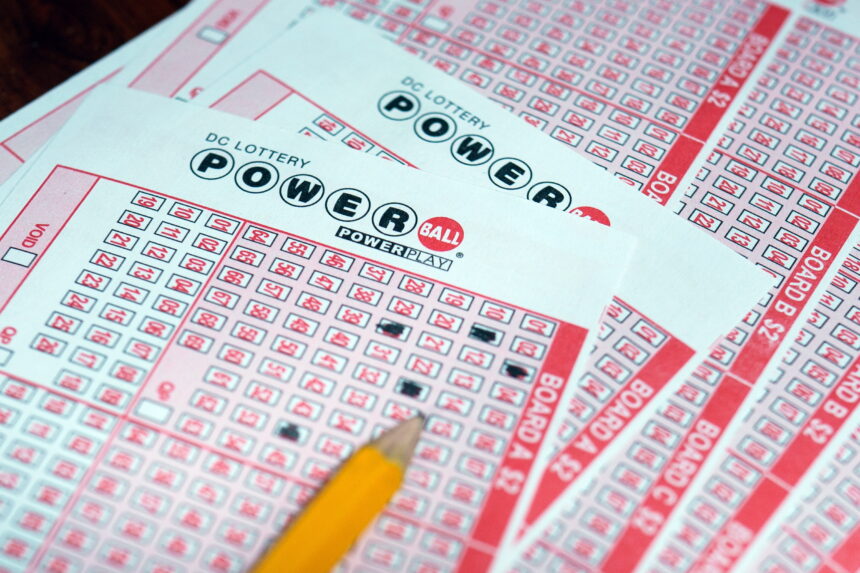 What possibilities are to win the Greater Prize of US $ 1,100 million of the Powerball Lottery in the US. What possibilities are to win the Greater Prize of US $ 1,100 million of the Powerball Lottery in the US.