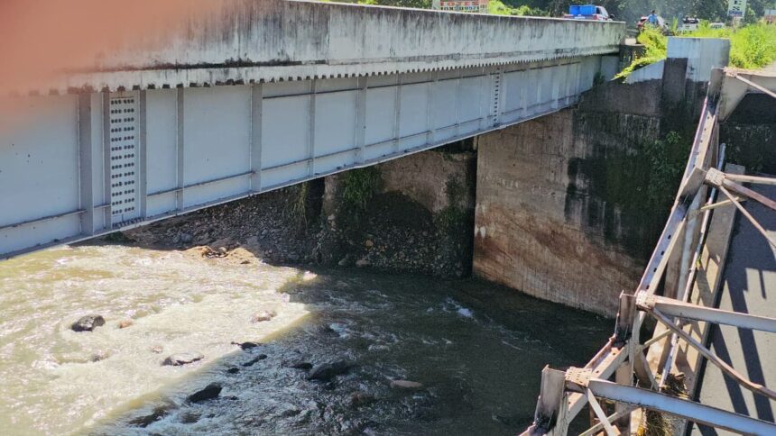 Conred warns that damage to the twin bridge to the Mocá compromises the passage to the southwest