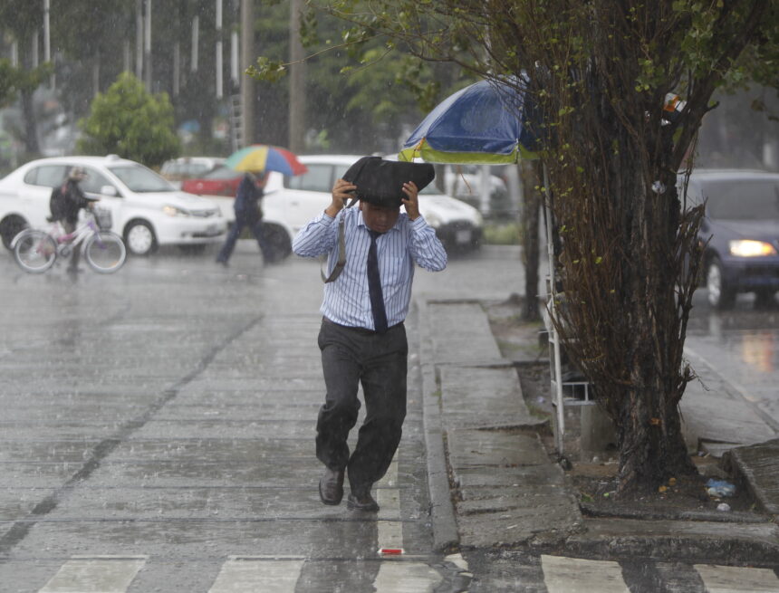Rains would arrive earlier than expected in Guatemala and there will be a prolonged heat wave, warns Insivumeh