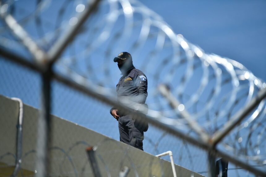 Government promotes strategy to recover prisons controlled by gangs and organized crime