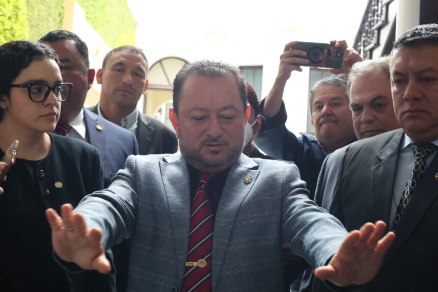 Two universities (one linked to Walter Mazariegos) change the composition of the nomination committee for head of the CGC