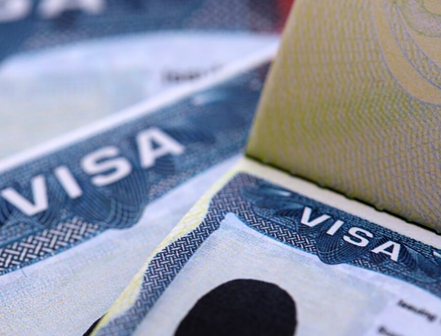 The US tightens visa policy and sanctions 26 people linked to “adversary powers” ​​in Latin America