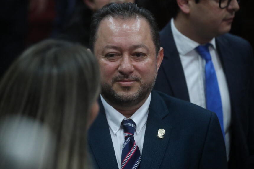 The Comptroller’s Office also denounces 24 members of the CSU, who along with Walter Mazariegos are accused of irregularities in the Usac