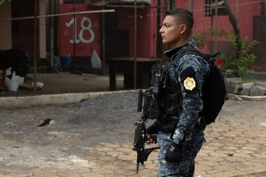 Government will begin construction of maximum security prison in Izabal on April 2 despite rejection