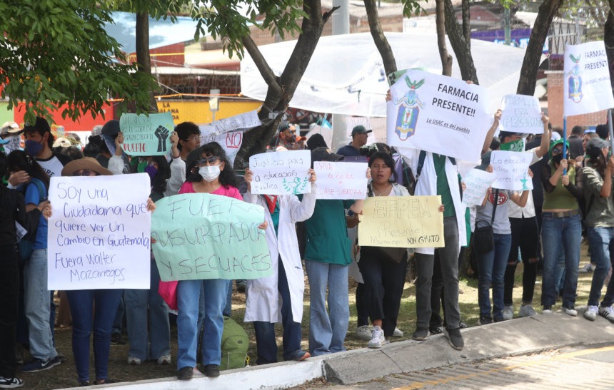 Arévalo calls on the courts to resolve “the long series” of complaints regarding the re-election process of Walter Mazariegos