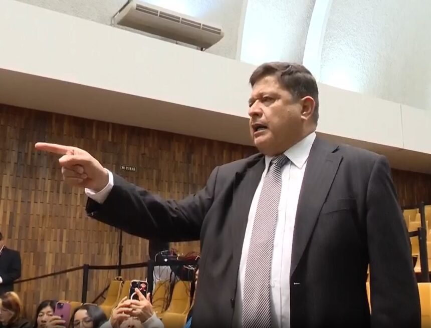 Aspirants question the MP candidate for apparent errors in the qualification of files