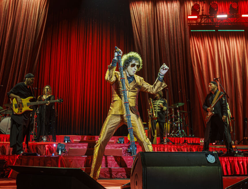 Bunbury shares his excitement for the album release