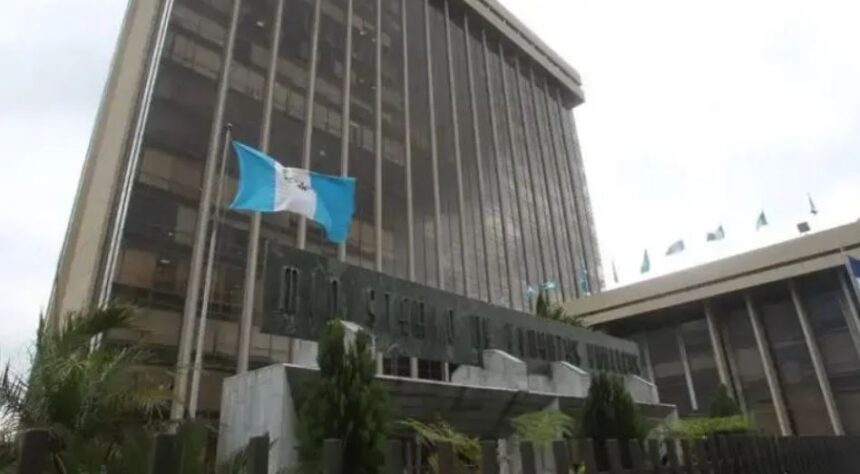 CC ruling clarifies obligation to report shareholders to contract with the State