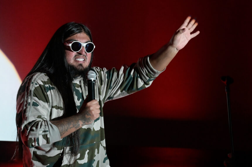 Carlos Ballarta will present the show “Naco Ladino” in the country