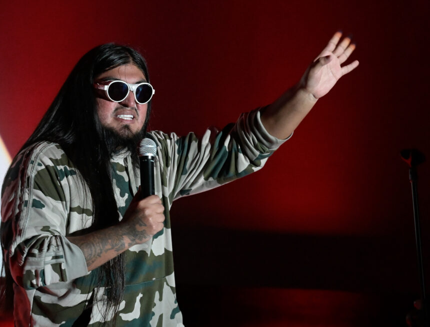 Carlos Ballarta will present the show “Naco Ladino” in the country