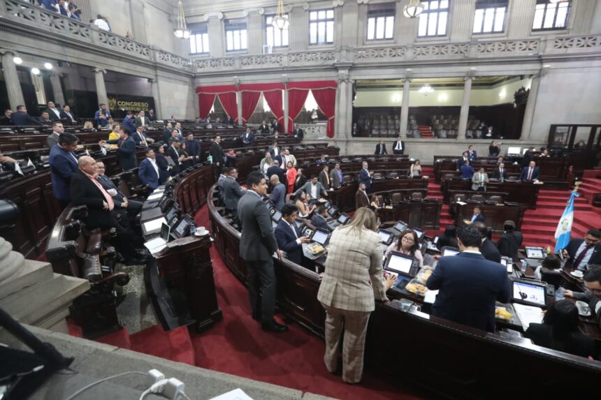 Congress eliminates the payment of Income Tax for workers who earn the minimum wage