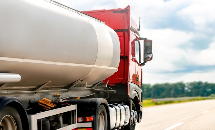 Criminal gang steals at least four gasoline tankers in the last week