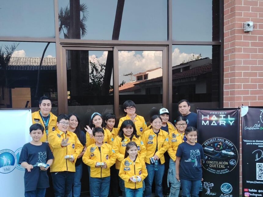 David López and a group of students will compete in an international space challenge