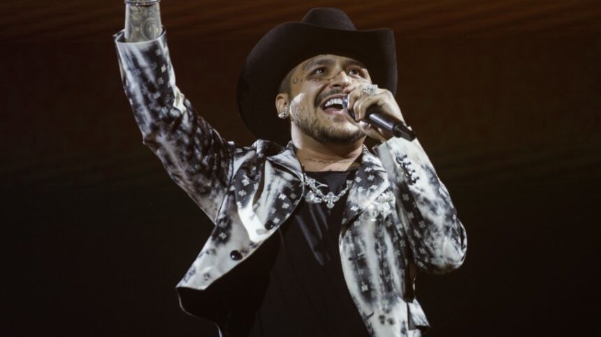 Did Christian Nodal dedicate it to Ángela Aguilar? Sing “Go now” and generate reactions