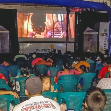 Family entertainment and education in the CineMóvil project