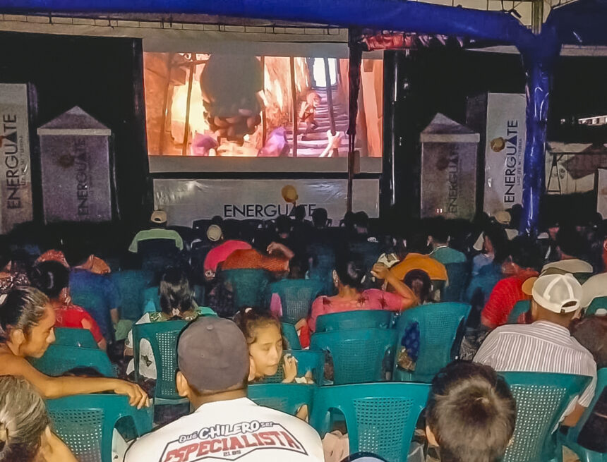 Family entertainment and education in the CineMóvil project