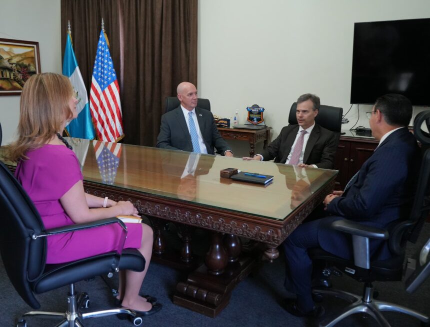 Jorgan Andrews, new US diplomat, begins agenda in Guatemala with meeting at Mingob