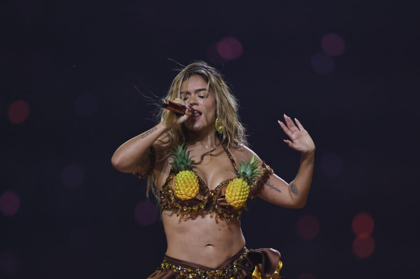 Karol G sells out tickets in Colombia and adds dates to his “Tropitour” tour