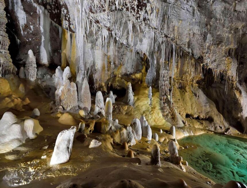 Las poderosas bacterias halladas en cuevas profundas que desafían la medicina actual