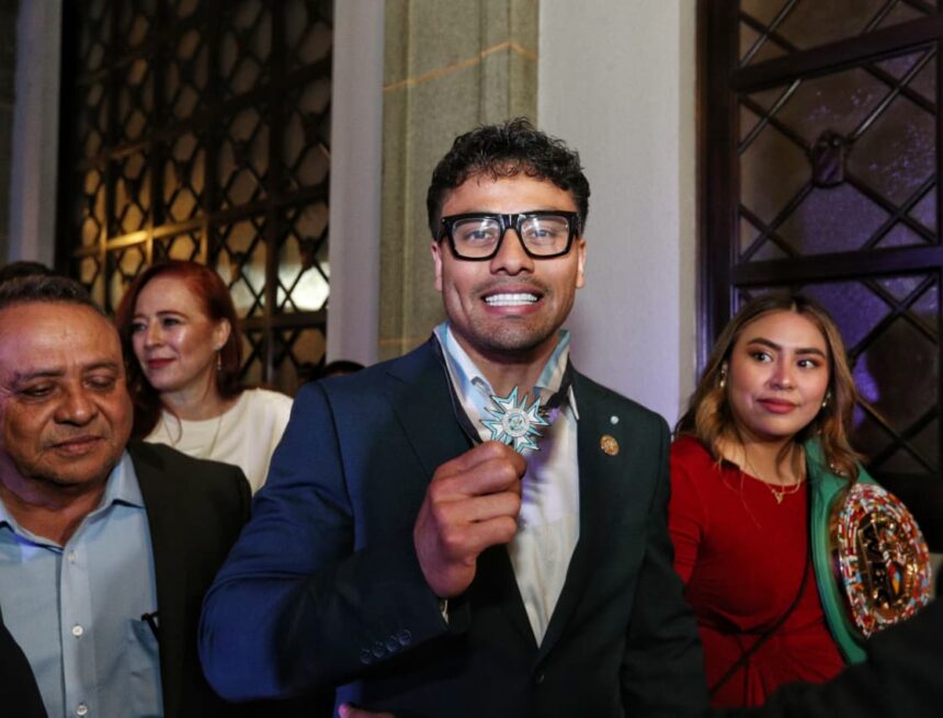 Lester Martínez receives recognition and assures that he will seek to be absolute and undisputed champion