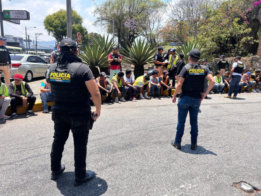 PNC carries out operations against parking lots accused of theft at the La Aurora zoo