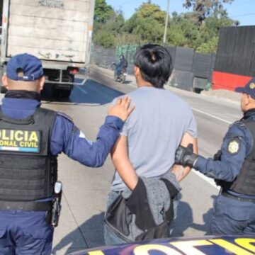 PNC recovers truck and captures a person after a chase in Chimaltenango