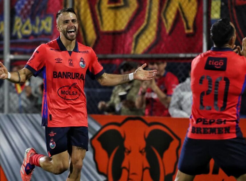 “Trébol weighs a lot and the fans make it felt”