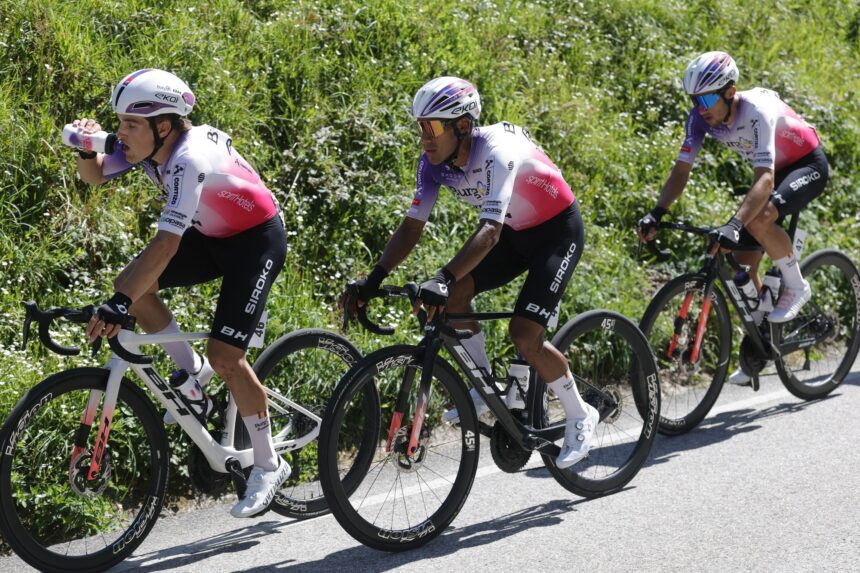 Sergio Chumil remains in the top 10 of the Vuelta a Asturias after a demanding mountain stage