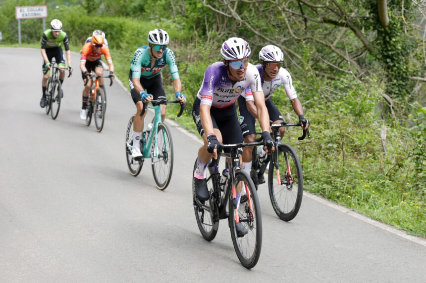 Sergio Chumil shines in the Vuelta a Asturias and gets into the top 10 overall