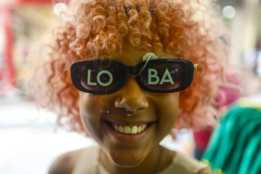 “Shakiromania” takes over Rio markets before Shakira’s show in Copacabana
