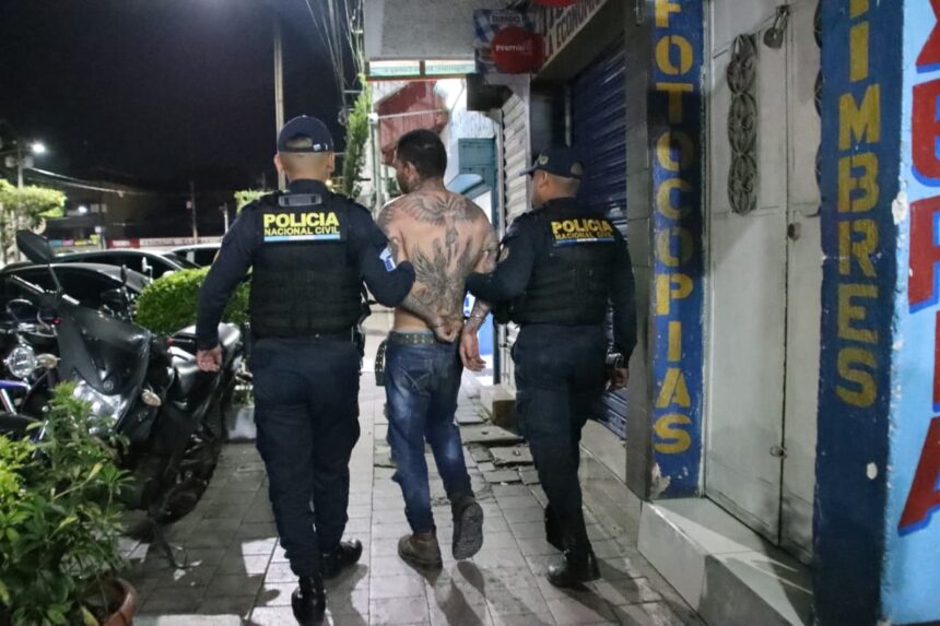 They rescue a child held by his father after fire and shooting in Villa Nueva