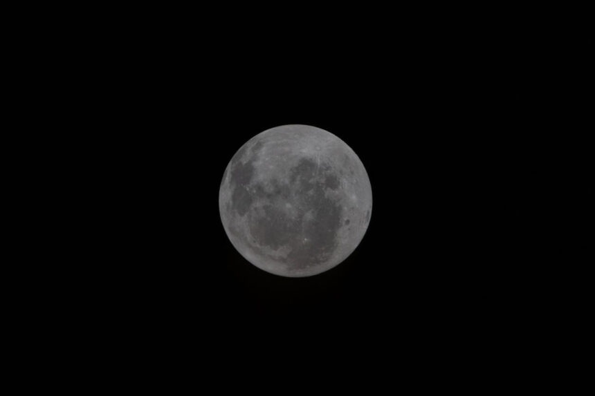 This is what the hidden side of the Moon looks like in a new image of Artemis II