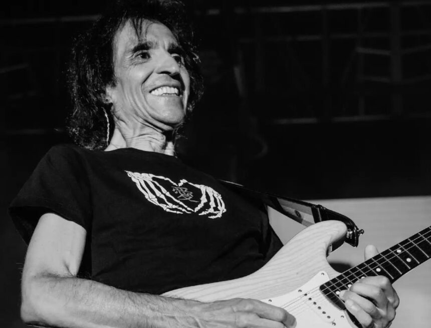 What did the guitarist of Enanitos Verdes die from?