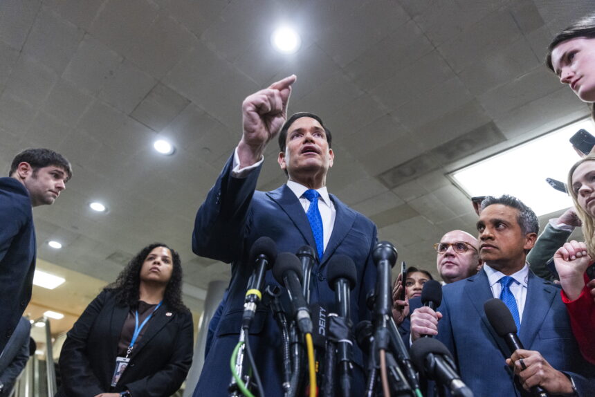 What does the visa restriction on 75 people linked to the Sinaloa Cartel by the US imply?