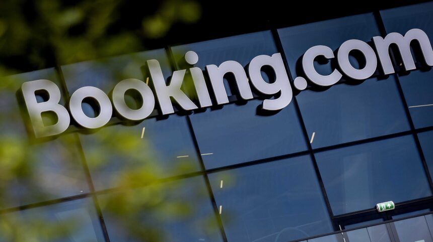 What is known about the cyberattack suffered by the booking platform Booking.com