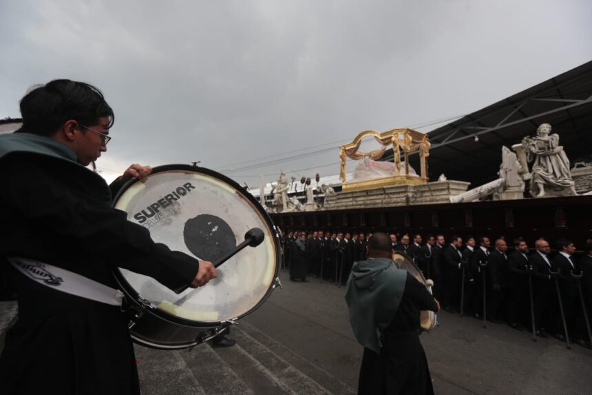 What is the largest procession in Guatemala?