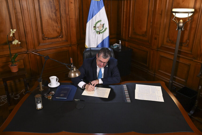Arévalo affirms that Porras’ departure puts an end to the “kidnapping” of the MP and marks a “new dawn” for Guatemala