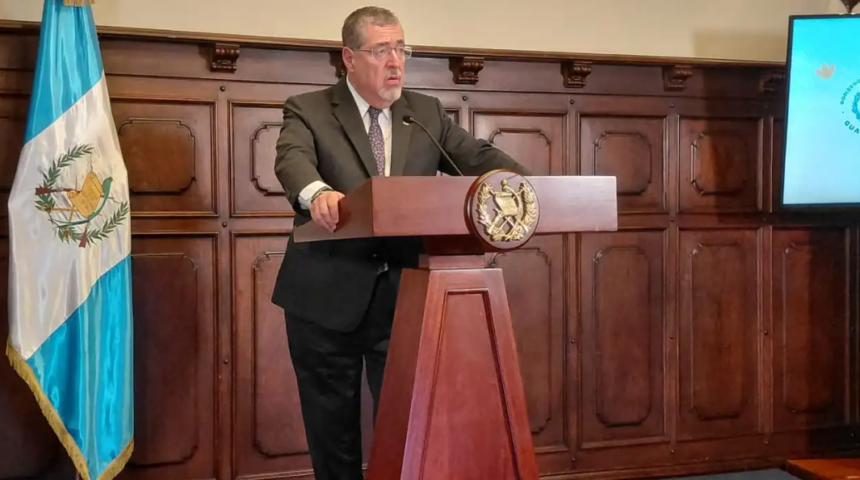 Bernardo Arévalo travels to Costa Rica to attend the inauguration of President Laura Fernández