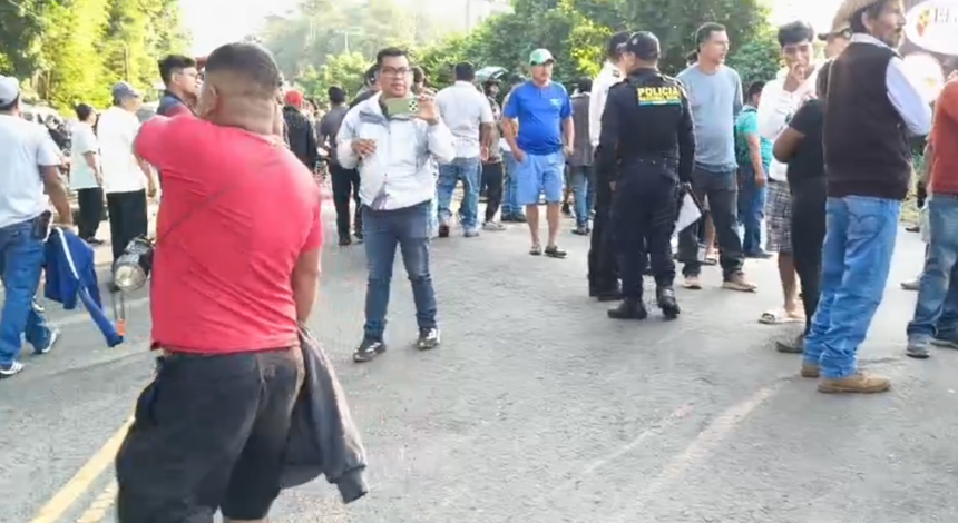 Demonstration prevents passage at km 189 of the Cito-Zarco Route between Retalhuleu and Quetzaltenango