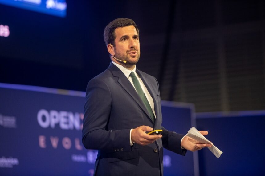 Enrique Riquelme challenges Florentino Pérez and makes his candidacy for the presidency of Real Madrid official Enrique Riquelme challenges Florentino Pérez and makes his candidacy for the presidency of Real Madrid official