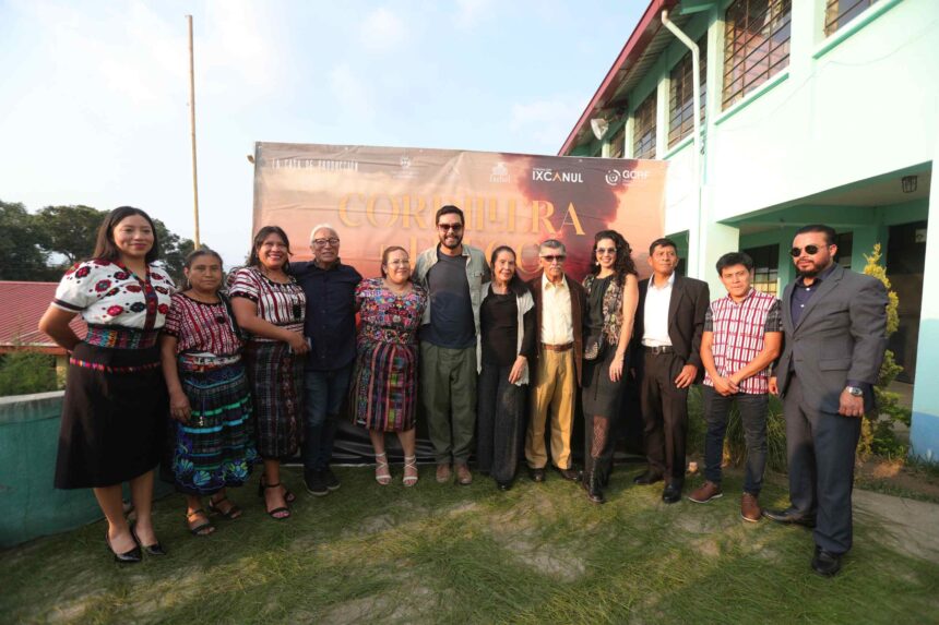 Jayro Bustamante premieres “Cordillera de Fuego” in Guatemala and chooses Santiago Atitlán to screen it for the first time in the country