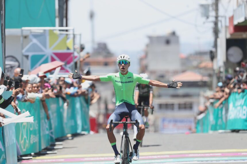 José Urián of the Sistecrédito team conquers the fourth stage of the Vuelta Bantrab 2026