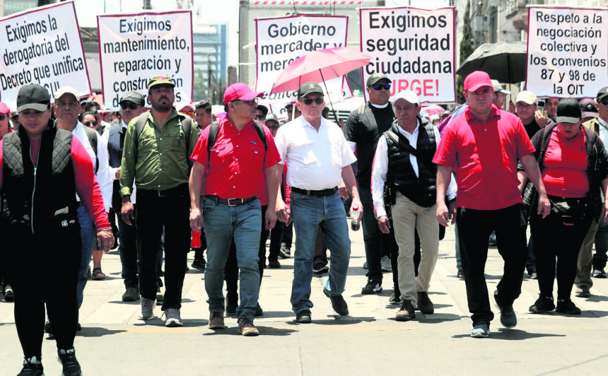 Joviel Acevedo’s union conditions withdrawal of the summons against Mineduc in exchange for negotiating and signing a new collective agreement