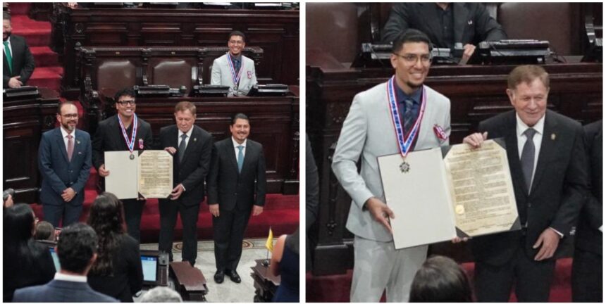 Legislative Honors Lester Martínez and Joshua Kevin Antón with the Order of the Sovereign Congress
