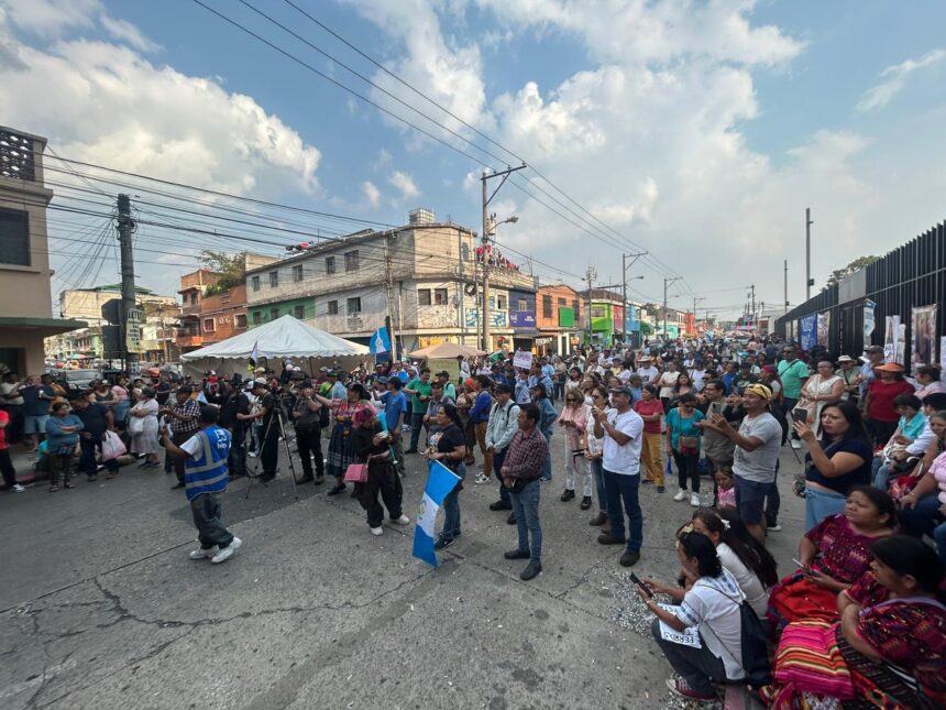 Live | Activities are carried out in front of the MP before the departure of Consuelo Porras and the arrival of Gabriel García Luna Live | Activities are carried out in front of the MP before the departure of Consuelo Porras and the arrival of Gabriel García Luna