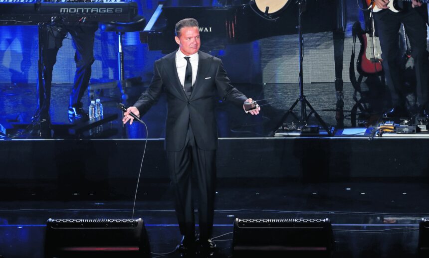 Luis Miguel’s hospitalization is reported in New York and versions about his health emerge
