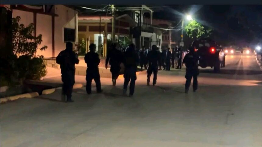 Mara 18 gang members ambushed police officers in Honduras, leaving an agent and a civilian dead