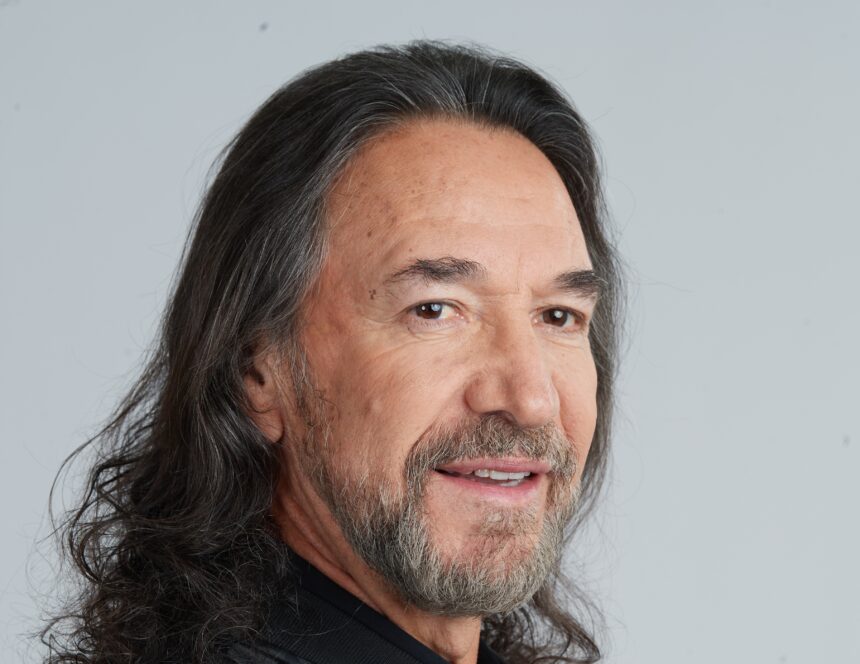 Marco Antonio Solís remembers Michael Jackson while refining details of his show in Guatemala