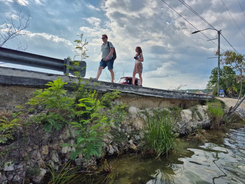 Mayor affirms that he warned of damage to the bridge to the Island of Flores for two years; CIV denies lack of will