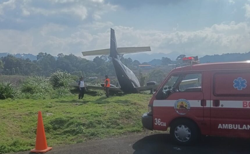 Plane leaves the runway at the Cobán airfield and authorities investigate the causes of the incident